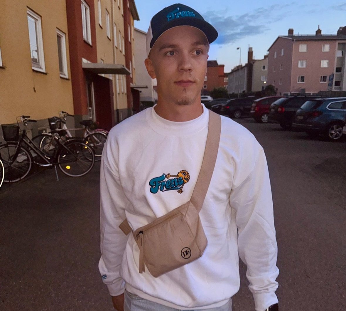 CLASSIC CREWNECK